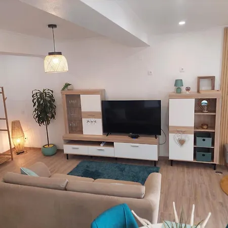 Apartment Espiche Near Da *