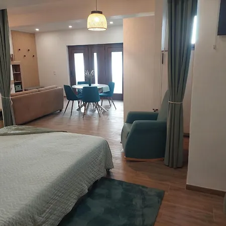 Apartment Espiche Near Da